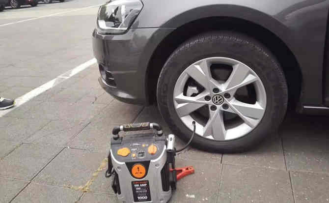 寻乌汽车搭电案例